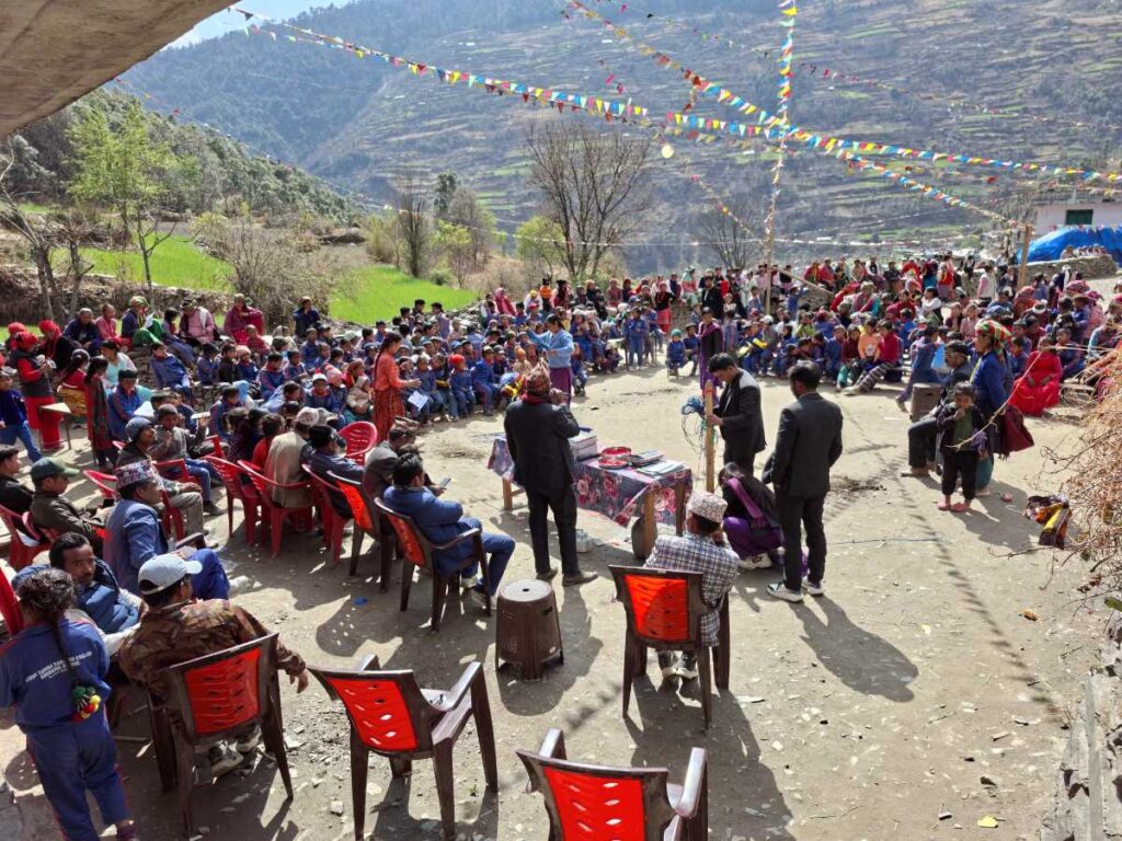 श्री सुर्मा सरोवर ईंग्लिश बोर्डिङ स्कुलको १४ औं वार्षिकोत्सव कार्यक्रममा देउडा तथा सांस्कृतिक प्रस्तुति